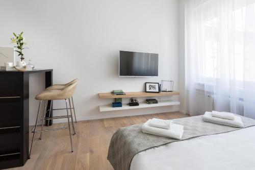 150sqm Main Square Apt!-4 Units-Great for Groups! - main image