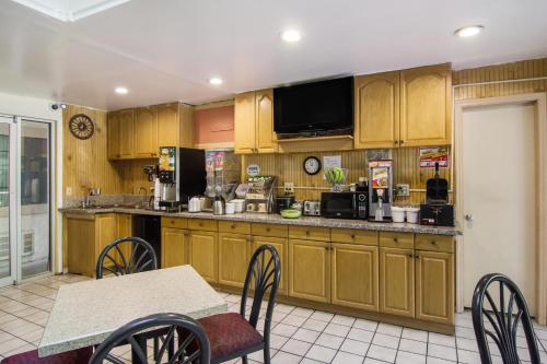 Americas Best Value Inn Darien