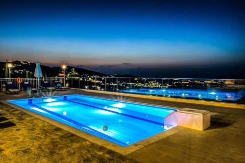  Ammoudi Villa Sleeps 9 Pool Air Con WiFi in Ligaria