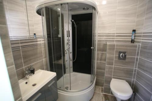 Centrum Lux 2 Apartmanok - image 11