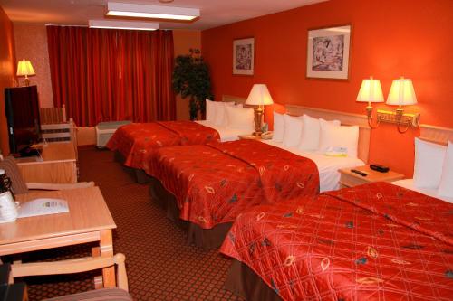 Days Inn & Suites by Wyndham Surprise