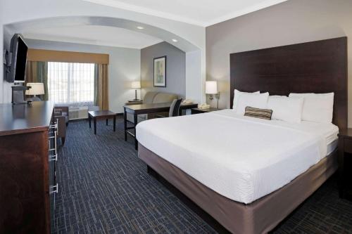 La Quinta by Wyndham Houston - Westchase - image 3