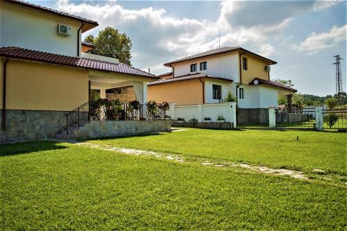 Zaara Village Yagoda 
