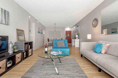 5 OCEAN VIEW Balcony-BEACHFRONT CONDO 1 BDRM - image 5
