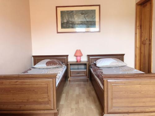 2 twin beds