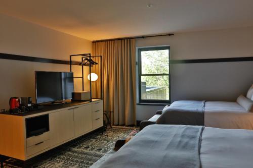 Deluxe Queen Room with Two Queen Beds - Disability Access