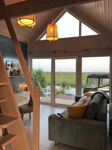 Baltic Waterfront Yacht House - PRIVATE Garden & Watersports Included in Lunowo