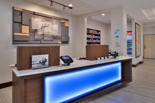 Holiday Inn Express Hotel & Suites Cincinnati - Mason