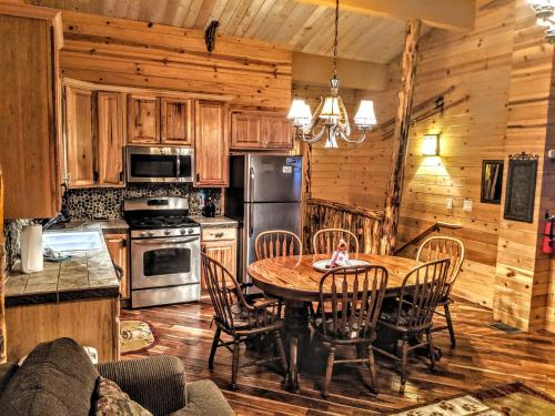 Three-Bedroom Specialty Townhouse Unit #53 by Snow Summit Townhouses Bus Lic #23581 - image 3