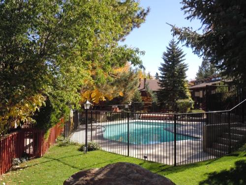 Three-Bedroom Specialty Townhouse Unit #53 by Snow Summit Townhouses Bus Lic #23581 - image 9