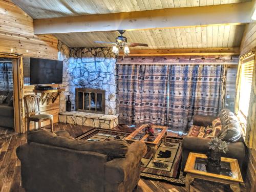 Four-Bedroom Specialty Townhouse Unit #52 by Snow Summit Townhouses Bus Lic #23581 - image 2