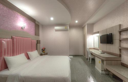 Martina Hotel Surin