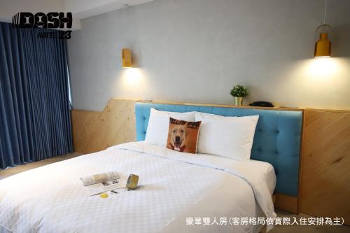 Deluxe Double Room with Balcony image 2