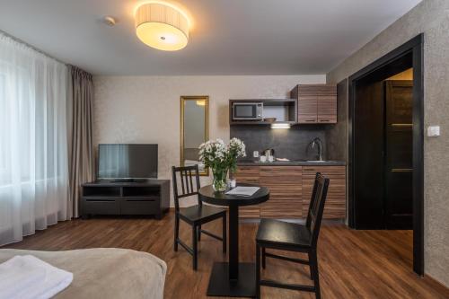 Studio (2 Adults)