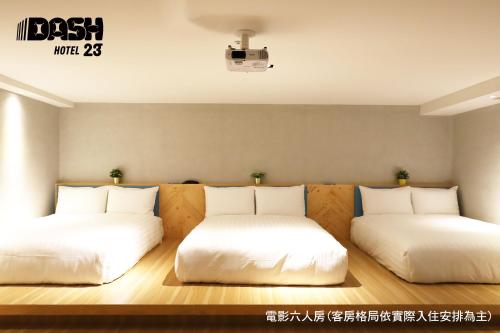Movie Six People Room with Balcony image 10