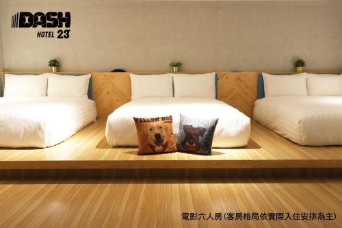 Movie Six People Room with Balcony image 8
