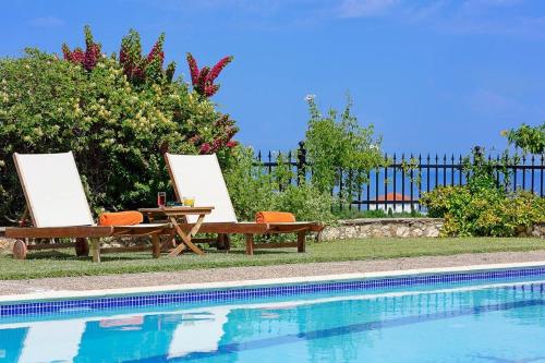  Skala Villa Sleeps 7 Pool Air Con WiFi in Skala