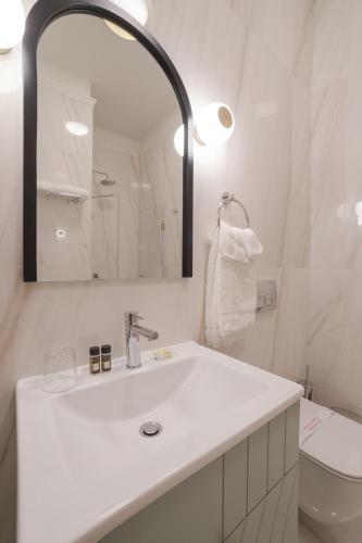 Castellano Hotel & Suites - image 8