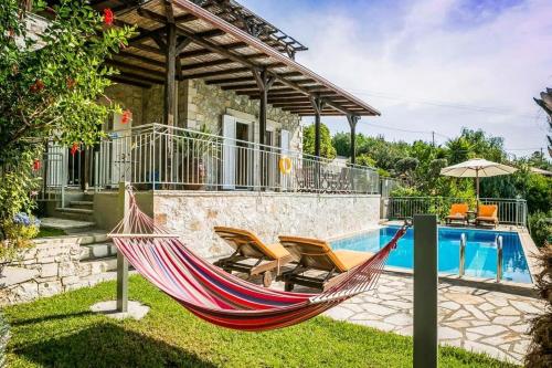  Ratzakli Villa Sleeps 7 Pool Air Con WiFi in Ratzaklíon