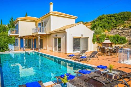  Ratzakli Villa Sleeps 6 Pool Air Con WiFi in Ratzaklíon