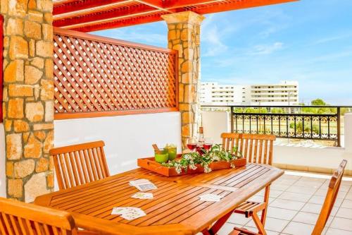  Vlicha Villa Sleeps 6 Pool Air Con WiFi in vlicha