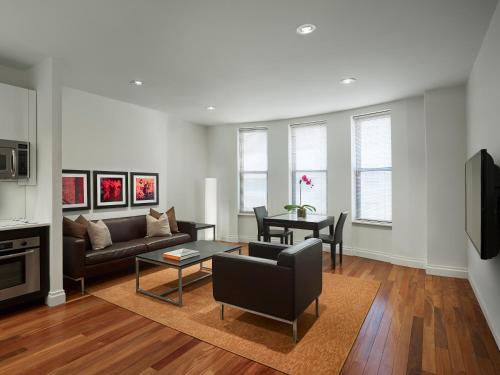 One Bedroom Suite  image 9