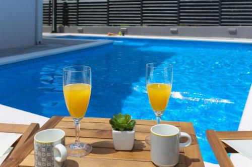 Luxury Villa Apartments MA&RO with heated , private pool – khách sạn tại Kastel Kambelovac