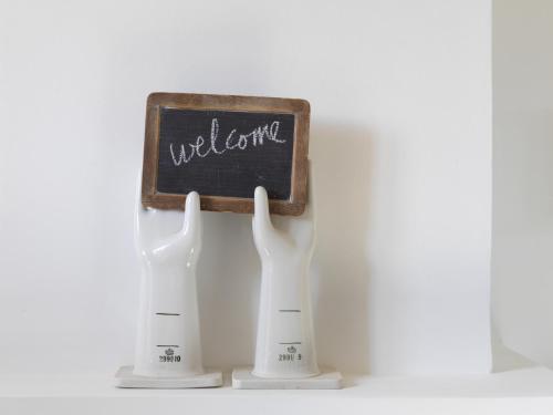  Charming arty studioflat, overlooking the domain of a 17th century chapel An ideal location for business travellers and peace seekers in Tielrode