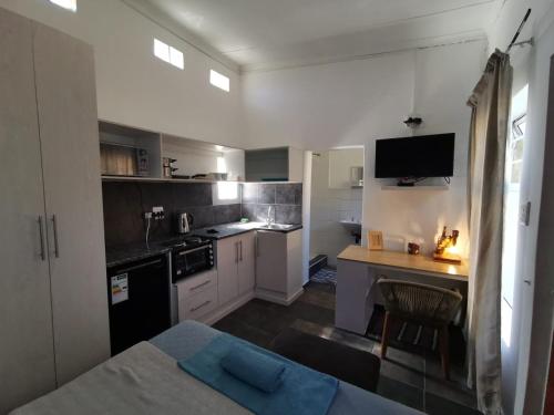 Kitchen, The Beach Hide in Quigney Beach
