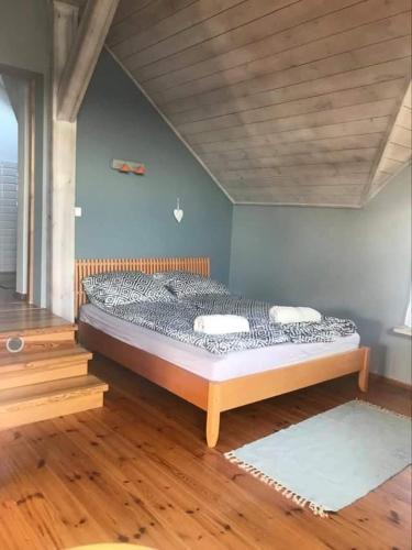 1 queen bed, 2 twin beds