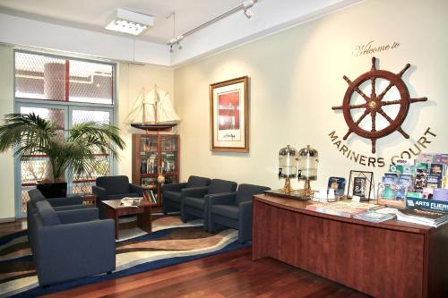 Lobby, Mariners Court Hotel in Potts Point