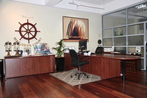 Lobby, Mariners Court Hotel in Potts Point