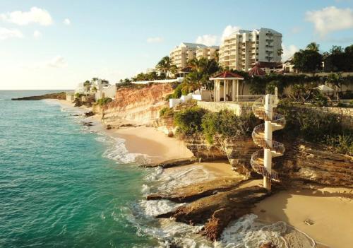 EXCEPTIONAL BEACHFRONT 2BR CONDO IN CUPECOY / PRIVATE BEACH