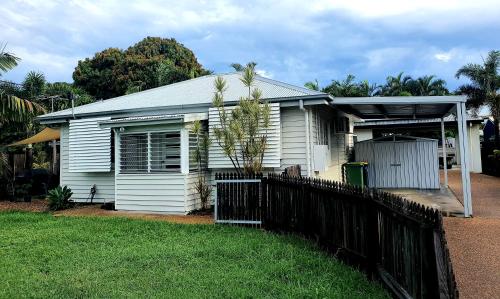 2 bedroom cottage Townsville