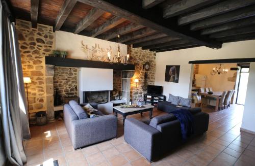 MAZIÉRAS - LE SAPIN - maison 4 chambres gîte à louer Pensol