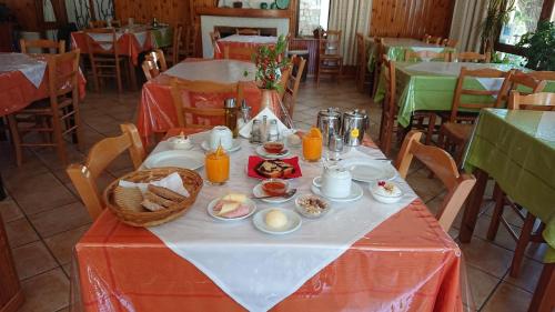 Food and beverages, Neos Omalos in Mousoures