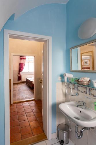 Loreta Hotel – Prague, NY