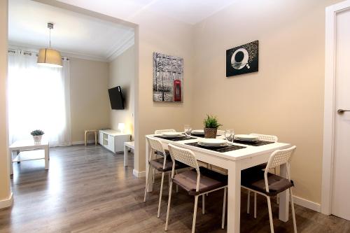 Facilities, ClassBedroom Gaudi Apartments in Sant Martí