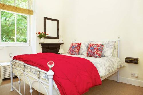 Cosy Haven With Free Wifi And Ps3 - Half A Mile From Holyrood Palace And Arthur Seat!, Edinburgh, Edinburgh and the Lothians