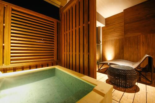 Club Level Twin Room with Private Outdoor Onsen