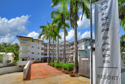 Vista exterior, Golden Sands Beachfront Resort in Alrededores Yorkeys Knob