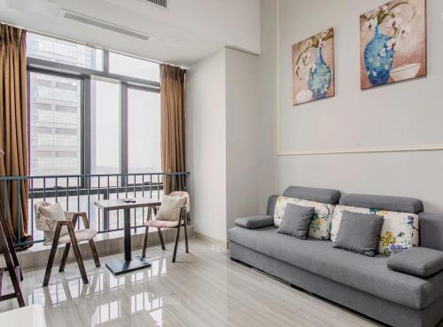 April Fair Duplex Apartment Guangzhou South Railway Station Ao Yuan Yue Shi Dai Branch