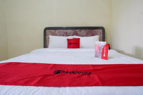 RedDoorz near Lippo Plaza Buton - Baubau