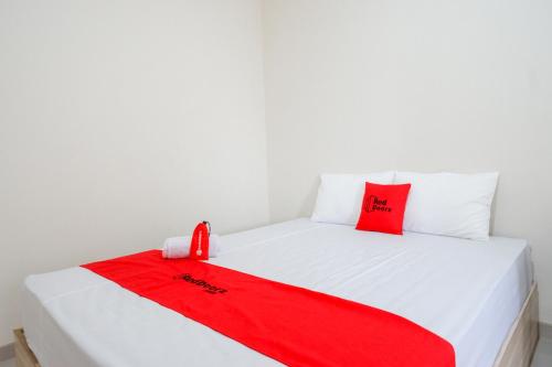 RedDoorz Near Lippo Plaza Buton in Bau Bau