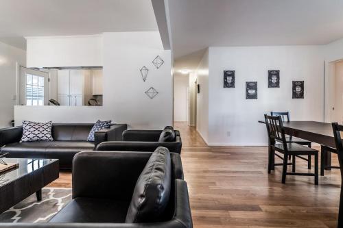 Spacious Beach House Close to Everything! - image 2
