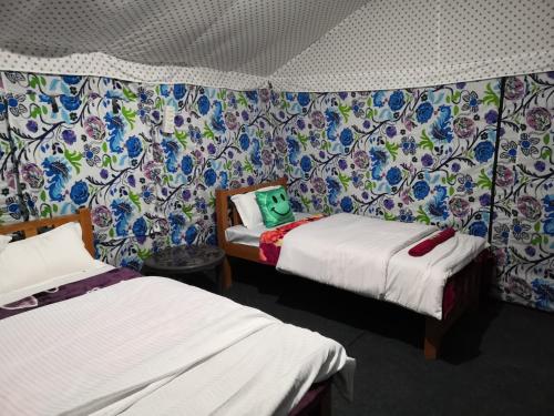 Gezellig Inn - Dewed Camp