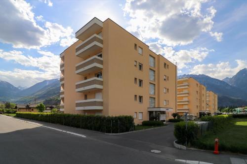 酒店外观, Modern apartment close to Martigny train station in 马蒂尼