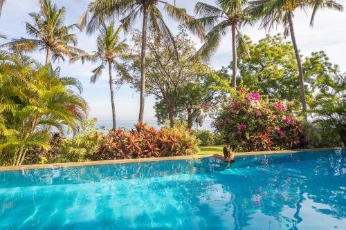 Villa Burung, Breathtaking oceanfront, infinity pool 3BR
