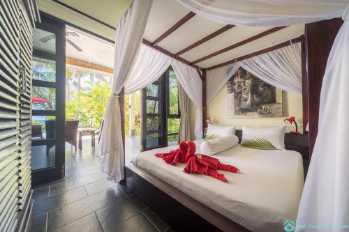 Villa Burung, Breathtaking oceanfront, infinity pool 3BR