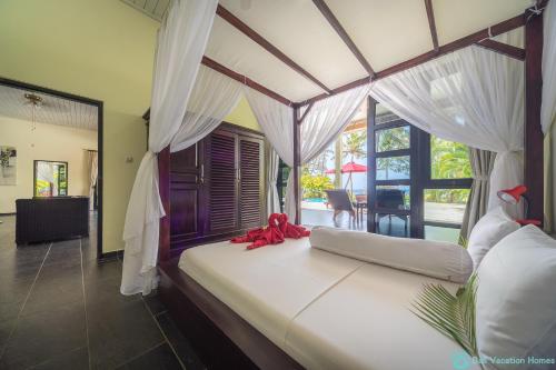 Villa Burung, Breathtaking oceanfront, infinity pool 3BR